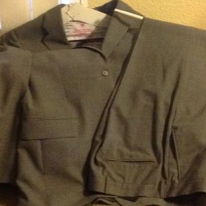 Men's gray suit jacket 42R excellent condition